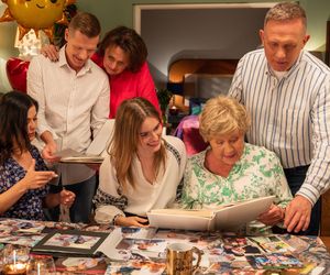 M jak miłość, odcinek 1886: Barbara (Teresa Lipowska), Franka (Dominika Kachlik), Kinga (Katarzyna Cichopek), Piotrek (Marcin Mroczek), Paweł (Rafał Mroczek), Artur (Robert Moskwa), Marysia (Małgorzata Pieńkowska)