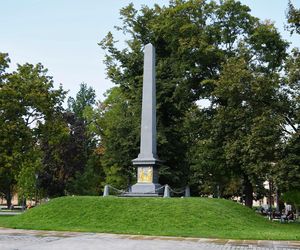 Upamiętnia jedno z najważniejszych wydarzeń w historii Lublina. Znajduje się na Placu Litewskim 