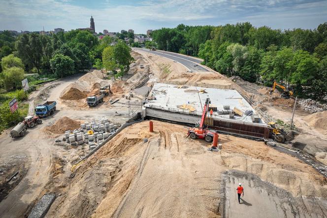 Przebudowa al. Wojska Polskiego w Częstochowie idzie pełną parą