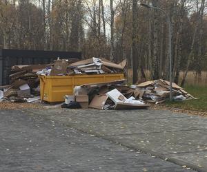 Kontenery na osiedlu Nowy Nikiszowiec w czasie zasiedlania