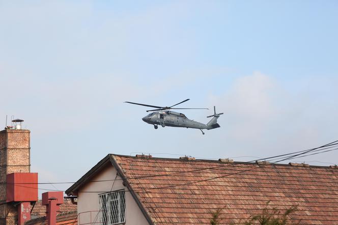 Śmigłowiec Black Hawk nad Krakowem i dziesiątki radiowozów na ulicach. Co się stało?