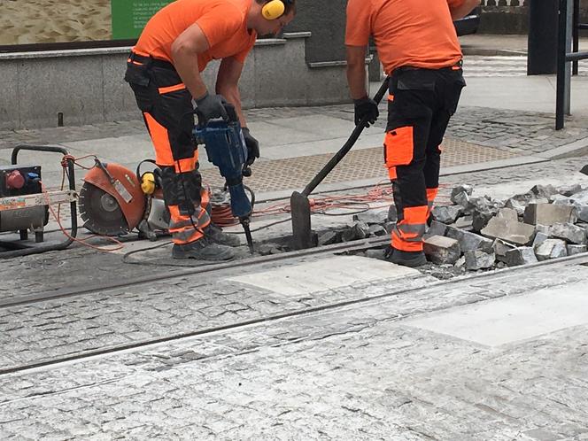 Trwa naprawa torowiska na Wybickiego w Grudziądzu