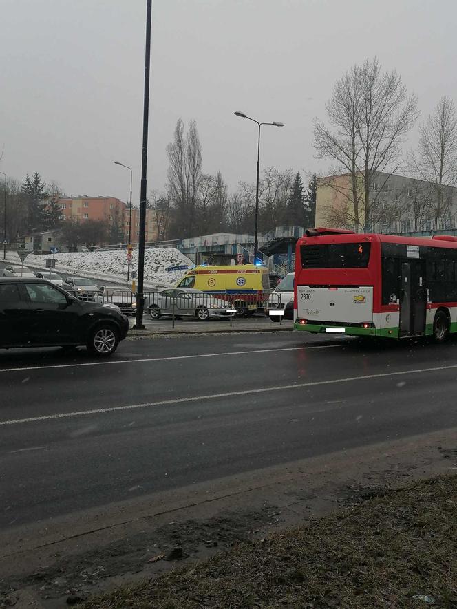 Zderzenie trzech pojazdów na skrzyżowaniu w Lublinie