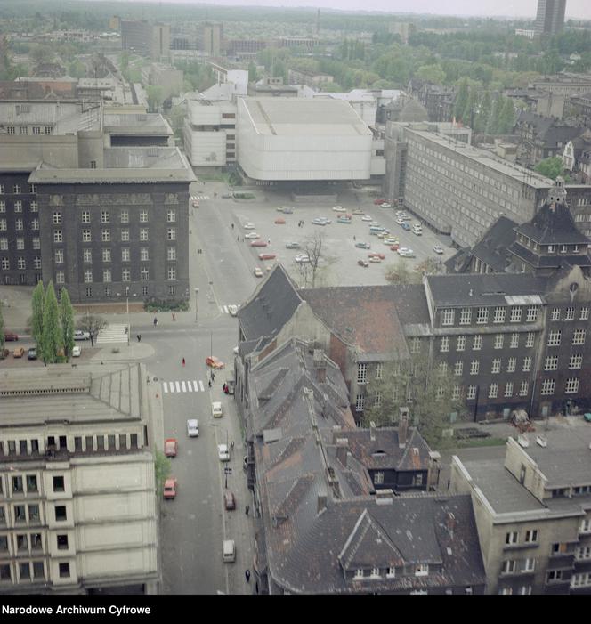 Plac Sejmu Śląskiego na przełomie lat 80. i 90.