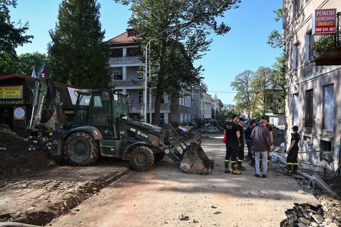 Szok, złość i płacz w Lądku-Zdroju. Miasto w niczym nie przypomina uzdrowiska [ZDJĘCIA]