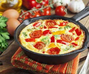 Omlet wegetariański. Pyszny i sycący, idealny na wege śniadanie