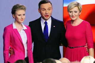 Porównanie stylu Agaty Dudy i Kingi Dudy