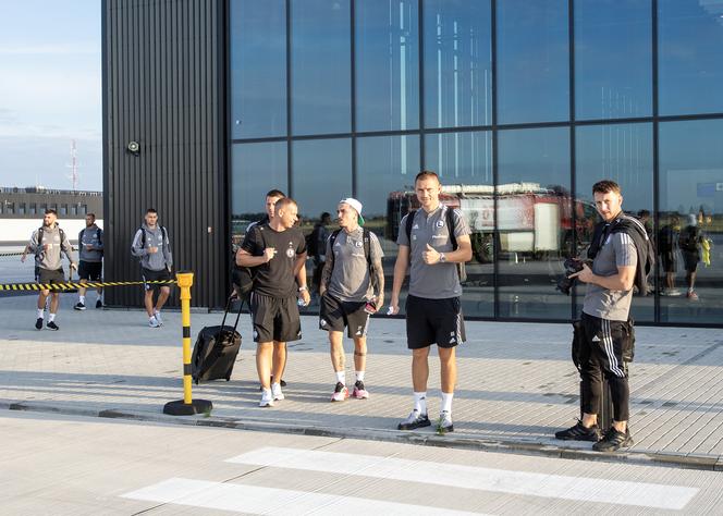 Piłkarze Legii Warszawa poleciceli do Kazachstanu z Radomia