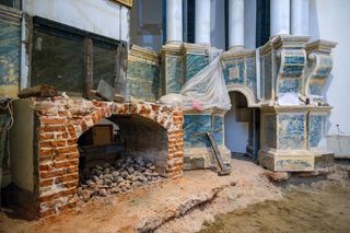 Wyjątkowe znalezisko w trakcie renowacji kościoła pobernardyńskiego w Lublinie. Znaleziono pozdrowienia sprzed 123 lat! Zdjęcia