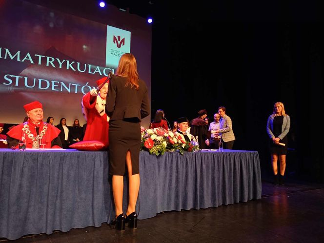 Podczas uroczystej ceremonii inauguracji nowego roku akademickiego 2024/2025 odbyła się tradycyjna immatrykulacja studentów i studentek pierwszego roku.