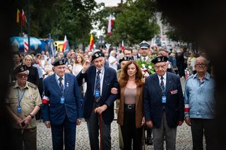 Przychodźcie tu, kiedy nas już nie będzie - prosi Wanda Traczyk-Stawska przy pomniku Polegli Niepokonani