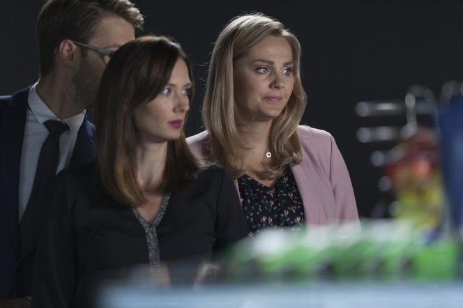 Przyjaciółki 8 odc. 92 Inga (Małgorzata Socha), Zuza (Anita Sokołowska)
