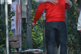 Pracowity poranek premiera Donalda Tuska. Zawiesił plakat i pobiegł dalej