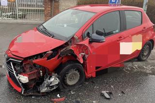 Groźne zderzenie osobówki z autem nauki jazdy w Grudziądzu 