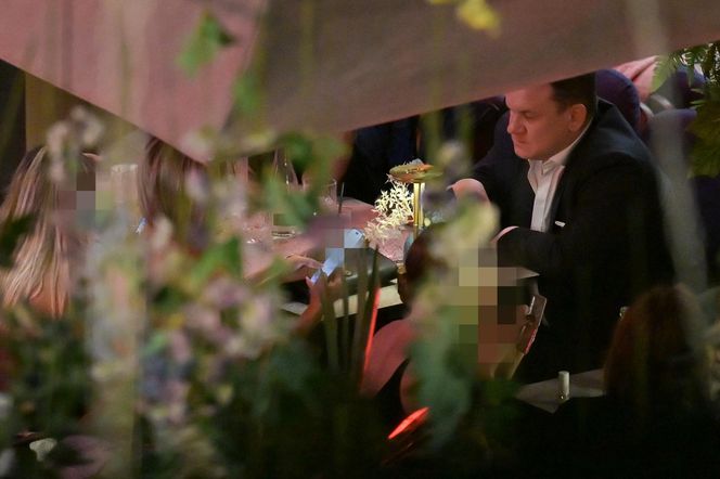 Joanna Krupa w objęciach Dominika Tarczyńskiego.