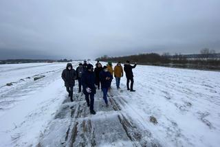 Płock. Alarm przeciwpowodziowy na Wiśle. Żonę i syna wywoziłem łódką [ZDJĘCIA]