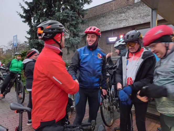Z Leszna wystartował rajd rowerowy "Biało-Czerwono Zakręceni"