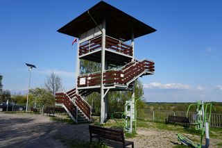 Z tej wieży widokowej można podziwiać panoramę doliny Bystrzycy