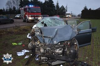 Pijany kierowca miał wypadek, porzucił wrak. Policję zawiadomił system w samochodzie 