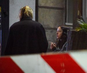 Monika Brodka winko papierosek i taksówka