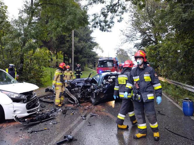 Cztery osoby w szpitalu po wypadku w Librantowej! ZMIAŻDŻONE bmw