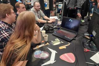 Niesamowita atrakcja dla graczy w hali Expo. Trwa konkurs Zespołowego Tworzenia Gier Komputerowych