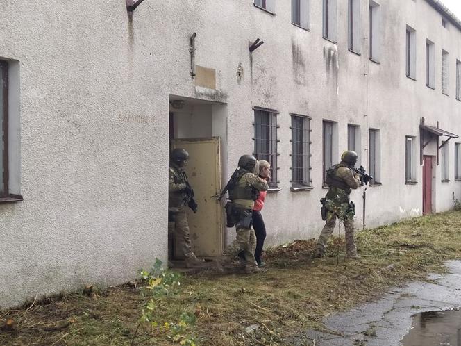 Czeremcha. Ćwiczenia policji na dworcu PKP: strzelanina, uprowadzenie zakładników