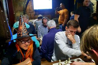 Halloweenowy turniej szachowy w Hard Rock Pubie Pamela. Torunianie i goście bawili się doskonale