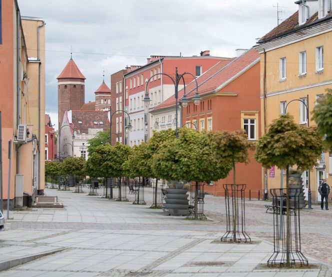 To miasto ma najładniejszy rynek w woj. warmińsko-mazurskim. Zobacz, co mówi AI