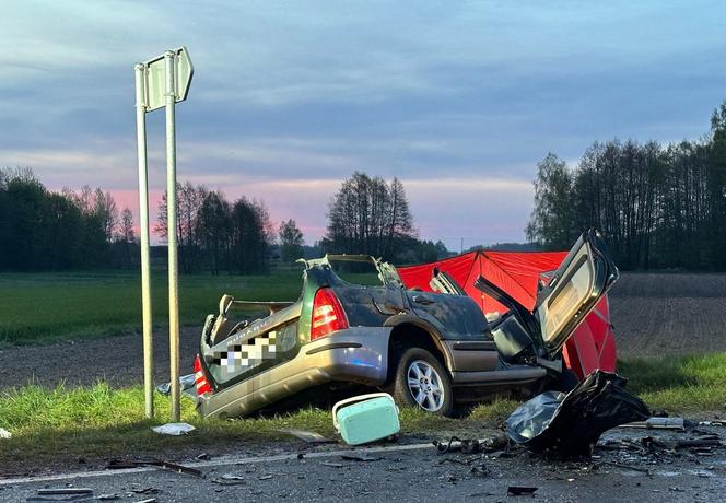 Tragiczny wypadek w Płociczu. Dwóch kierowców nie żyje