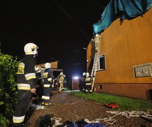   Groźne nawałnice przetoczyły się przez Polskę. Zerwane dachy, zalane drogi, połamane drzewa