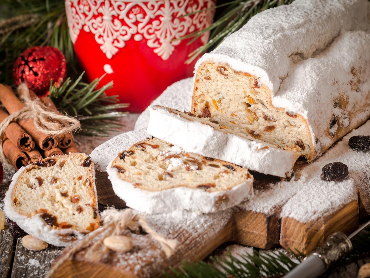 Stollen: drożdżowa strucla bożonarodzeniowa z marcepanem
