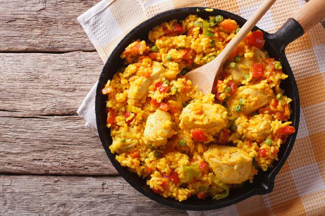 Arroz con pollo: udka kurczaka z ryżem po hiszpańsku