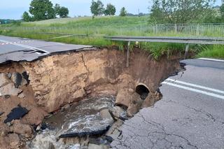 Lubelskie: Potężna wyrwa w jezdni! Droga w tym miejscu jest nieprzejezdna 