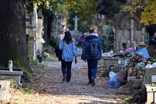 Kraków. Godziny otwarcia cmentarzy komunalnych w październiku 