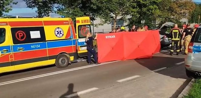 Tragedia pod Olsztynem. Osobówką jechała czteroosobowa rodzina. Ojciec i syn nie żyją