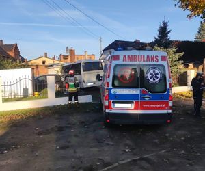 Wypadek autobusu szkolnego na Dolnym Śląsku. Kierowca wjechał w budynek 