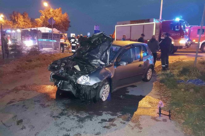 Pociąg towarowy zmiażdżył małego Volkswagena. Potem wydarzył się cud 