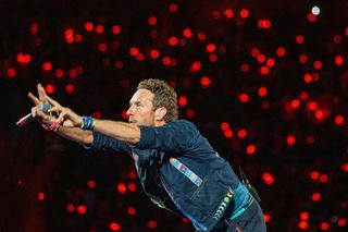 Jaki ojciec, taka córka? Pociecha Chrisa Martina z Coldplay dała swój pierwszy występ