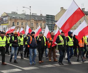 Protest rolników 20 marca w Lublinie. Przeszli ulicami miasta pod LUW