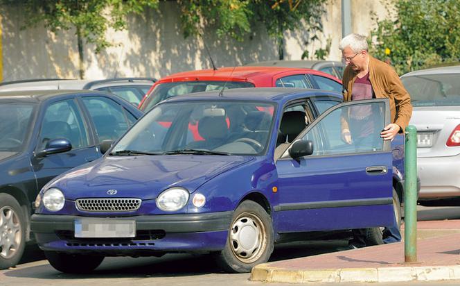 Hubert Urbański jeździ starą Toyotą Corollą