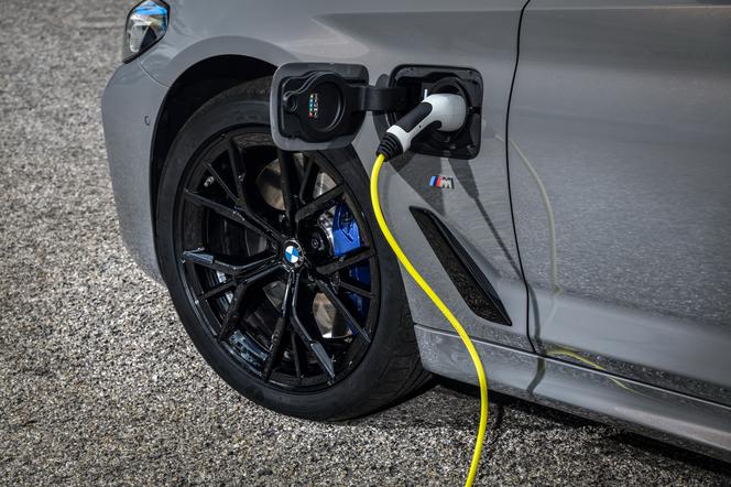 (2021) BMW 545e xDrive PHEV