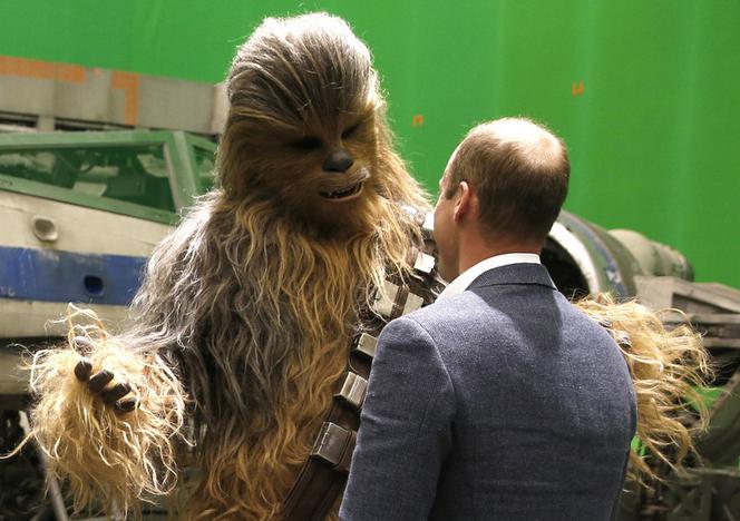 Książę WIlliam i Książę Harry z Chewbaccą