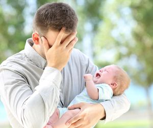 Depresja poporodowa ojców również istnieje. I często jest lekceważona 