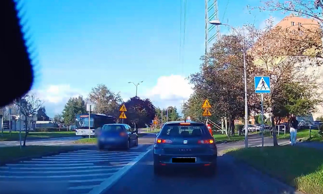 Katowice: 46-latek prawie potrącił na pasach kobietę z dziecięcym wózkiem