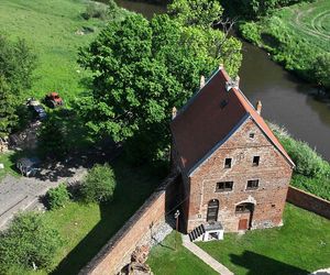 Nietypowe miasto w woj. warmińsko-mazurskim. Mieszka w nim mniej osób niż na wielu wsiach