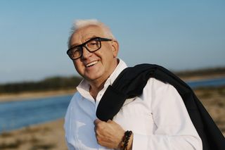 Wojciech Bardowski wydał Bursztynową miłość. To debiutancki singiel zwycięzcy The Voice Senior