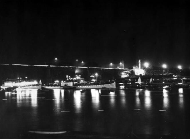 Noc Świętojańska nad Wisłą w Warszawie (1936)
