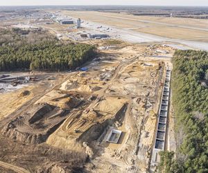 Międzynarodowy Port Lotniczy Katowice w Pyrzowicach ma drogę startową o długości 3200 m