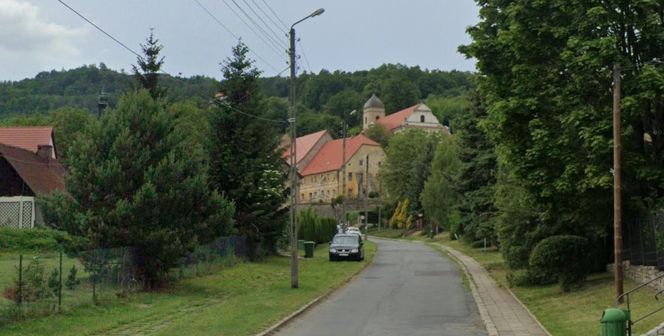 Dolnośląska wieś leży w malowniczym miejscu. To Perła Gór Sowich! 